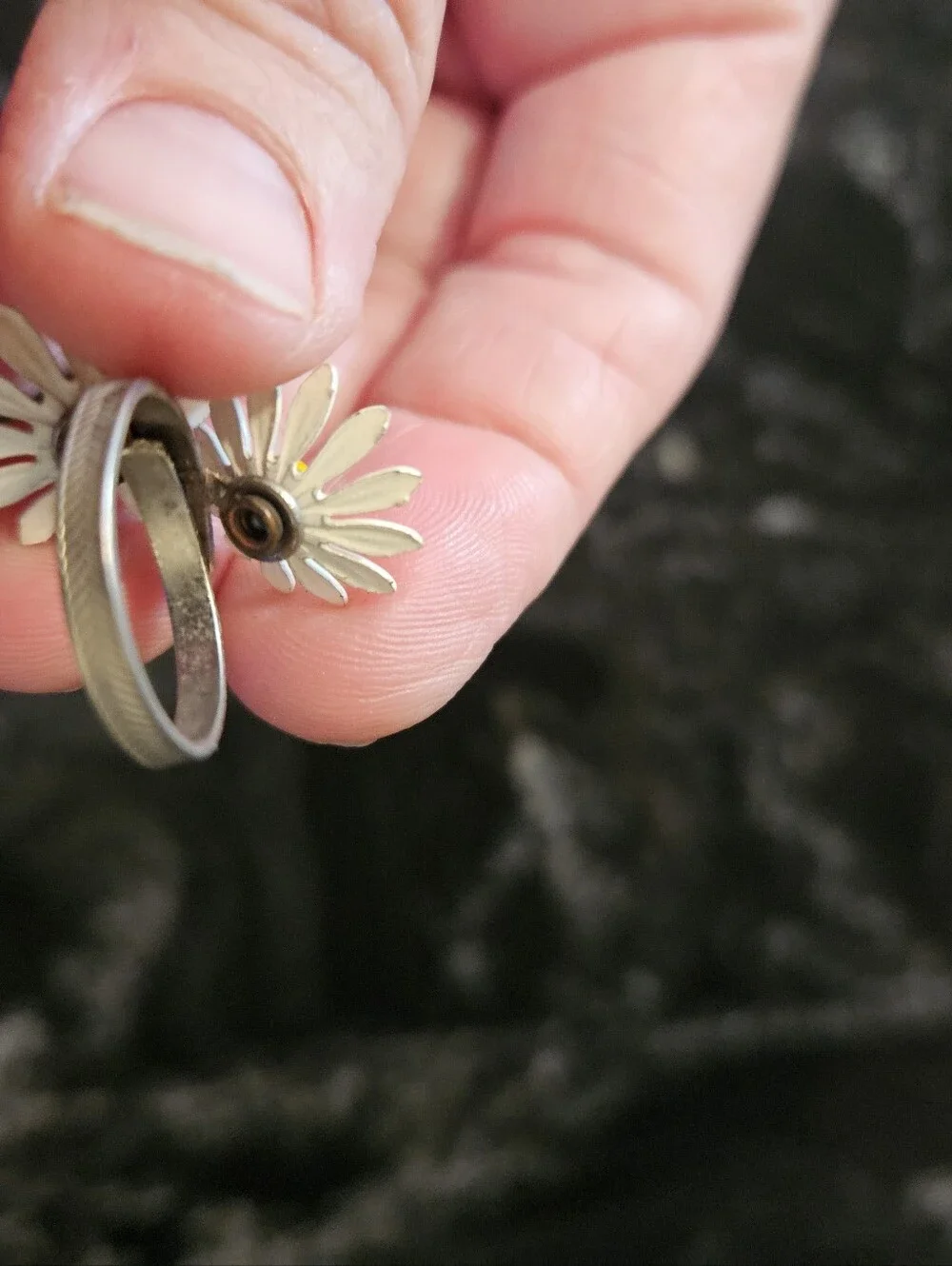 Vintage 1960s Enamel Daisy Bypass Ring - Mod Flower Power Wrap Ring, Excellent C
